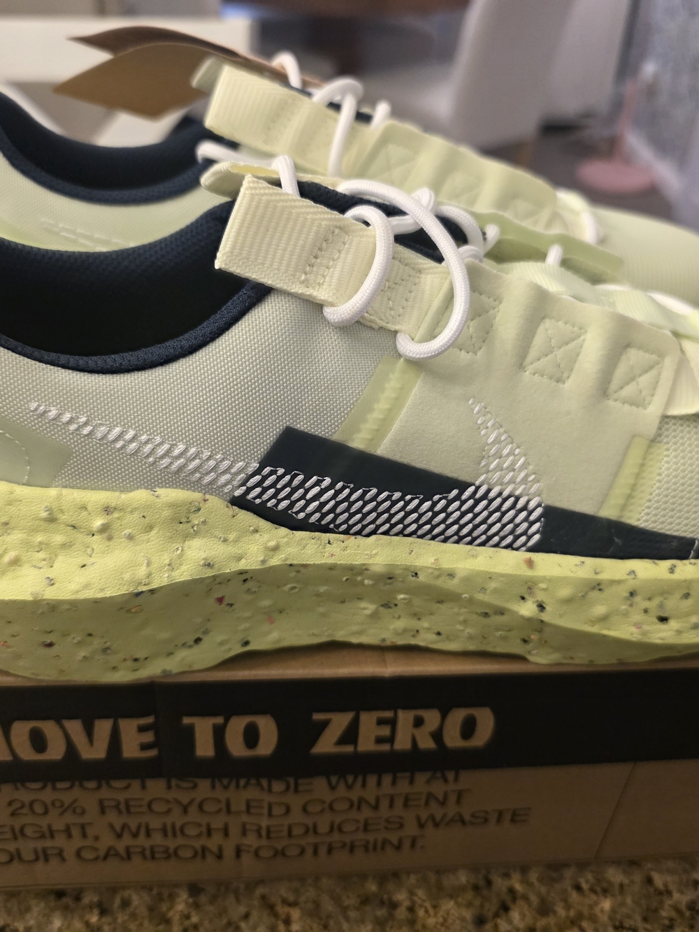 Nike MENS Pale Yellow/Black Casual Sneaker